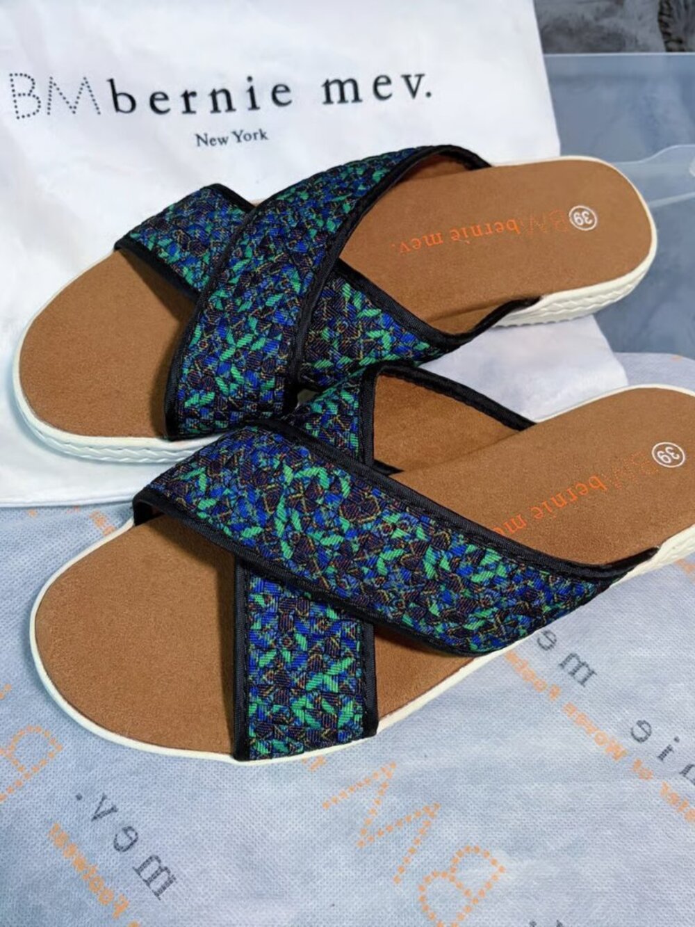 NEW Bernie Mev Size 8 (39) Avon Slip on Memory Foam Sandals Peacock color